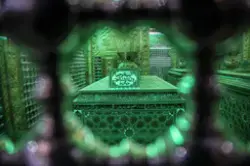عکس زیبا از داخل ضریح سبز رنگ عسکریین در سامرا