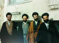 عکسی از آیت الله سید محمد محسن طهرانی در کنار برادران